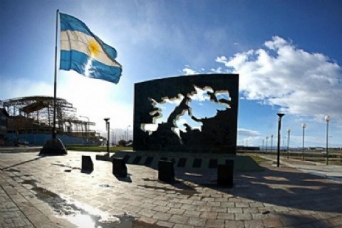Por ley la marcha de Malvinas resonará en actos escolares provinciales