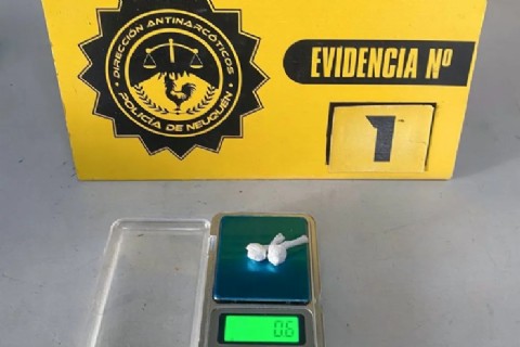 La Policía evitó el ingreso de droga oculta en un paquete de galletitas en la comisaría de Plaza Huincul