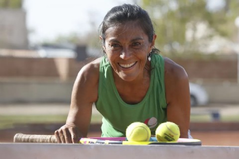 Gabriela Álvarez, referente del tenis femenino neuquino y presidente de un gran club