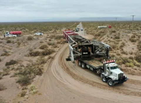 Paro en puerta: camioneros rionegrinos y neuquinos paralizan Vaca Muerta este viernes por reclamos laborales