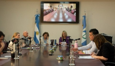 Proponen línea telefónica para denuncias en educación