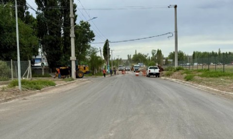 El intendente Gaido anunció la inauguración de nuevas obras de asfalto en Altos del Limay