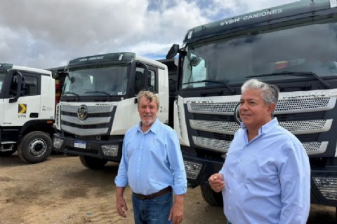 Figueroa supervisó el avance de obras en rutas y entregó camiones a Vialidad