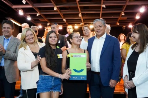 Figueroa: “No puede pasar desapercibida en la provincia la gente que pagó su casa”