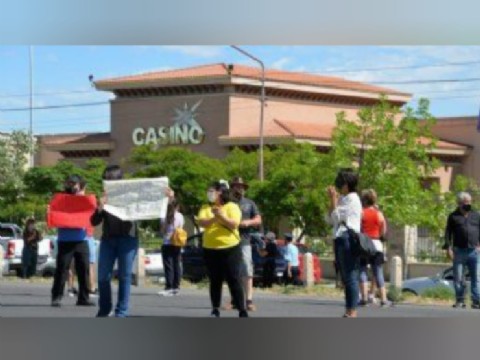 AUDIO | Trabajadores del casino de Neuquén se manifestaron reclamando mejoras salariales