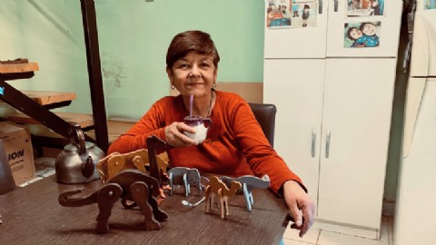 La vida después de la fábrica: Gloria Godoy, la ceramista que moldea nuevas artes con sus manos