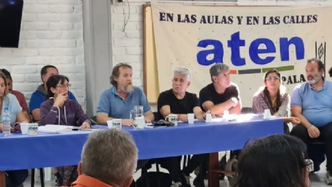 ATEN planta bandera de guerra tras el aumento por decreto del gobierno provincial