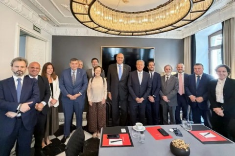 Figueroa convocó a empresas españolas a asociarse con Neuquén en un “ganar-ganar”