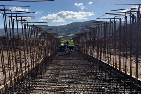 La pavimentación entre Pino Hachado y Litrán registra 45 por ciento de avance