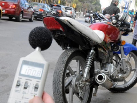 Secuestraron trece motos por ruidos molestos y alcoholemia positiva en la ciudad capital