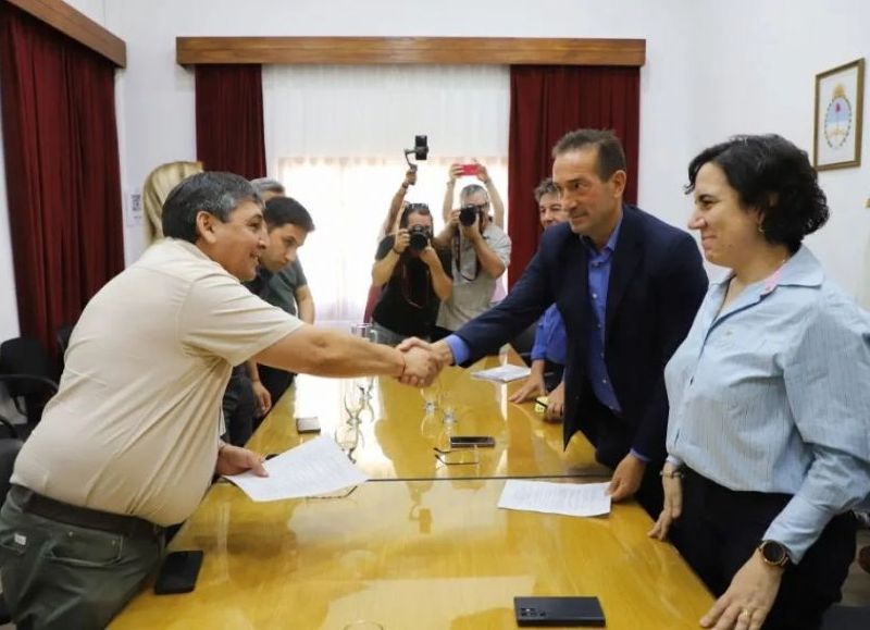 La Provincia firmó el acuerdo salarial con el gremio ATE