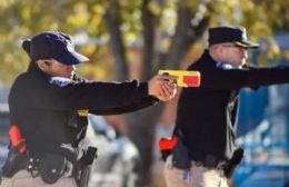 Comenzó la capacitación del personal policial para el uso de las TASER 10