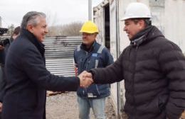 Figueroa recorrió la obra del centro de salud del barrio El Chacay de Plottier